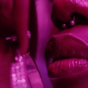 小玲的嫩苞又嫩又紧视频
