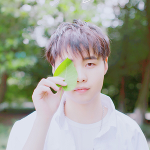 小玲的嫩苞又嫩又紧视频
